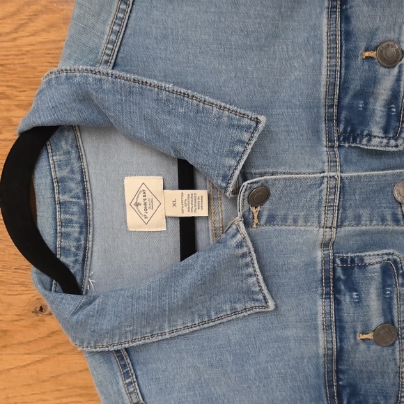 ST. JOHN'S BAY BRAND WOMEN'S LIGHT BLUE STRETCH JEAN JACKET SIZE XL - Picture 4 of 16